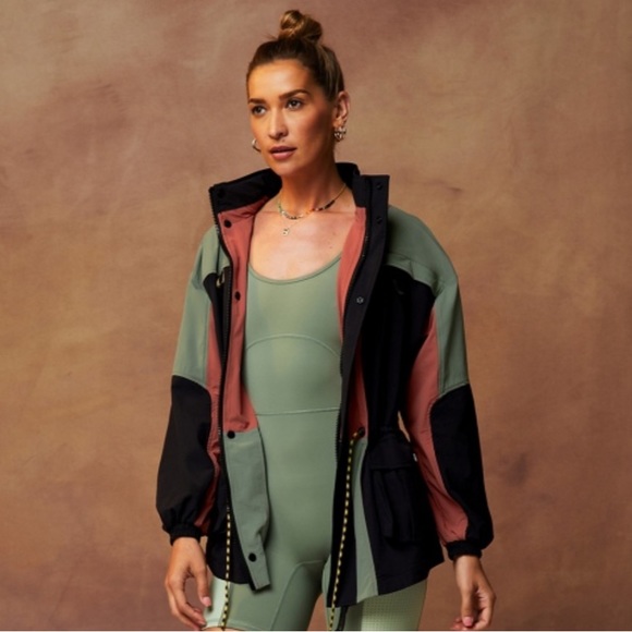 Fabletics Khloe Edit Cargo Jacket NWT Large SOLD OUT! - Picture 6 of 8